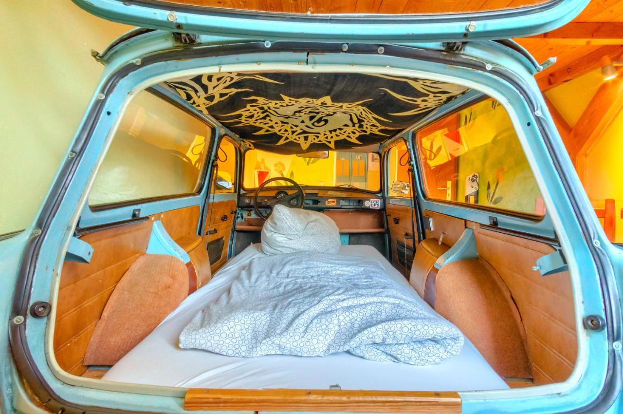 Lollis Hostel *