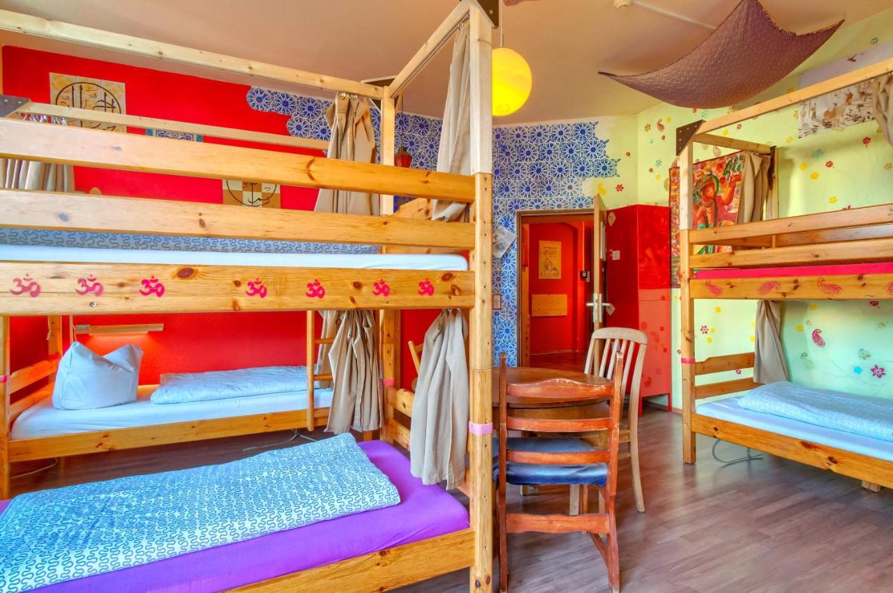Lollis Hostel *