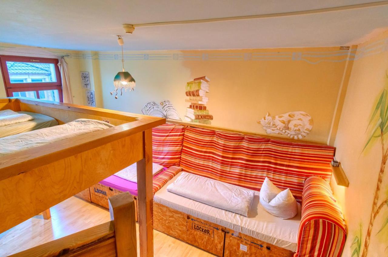 Hostel Lollis *