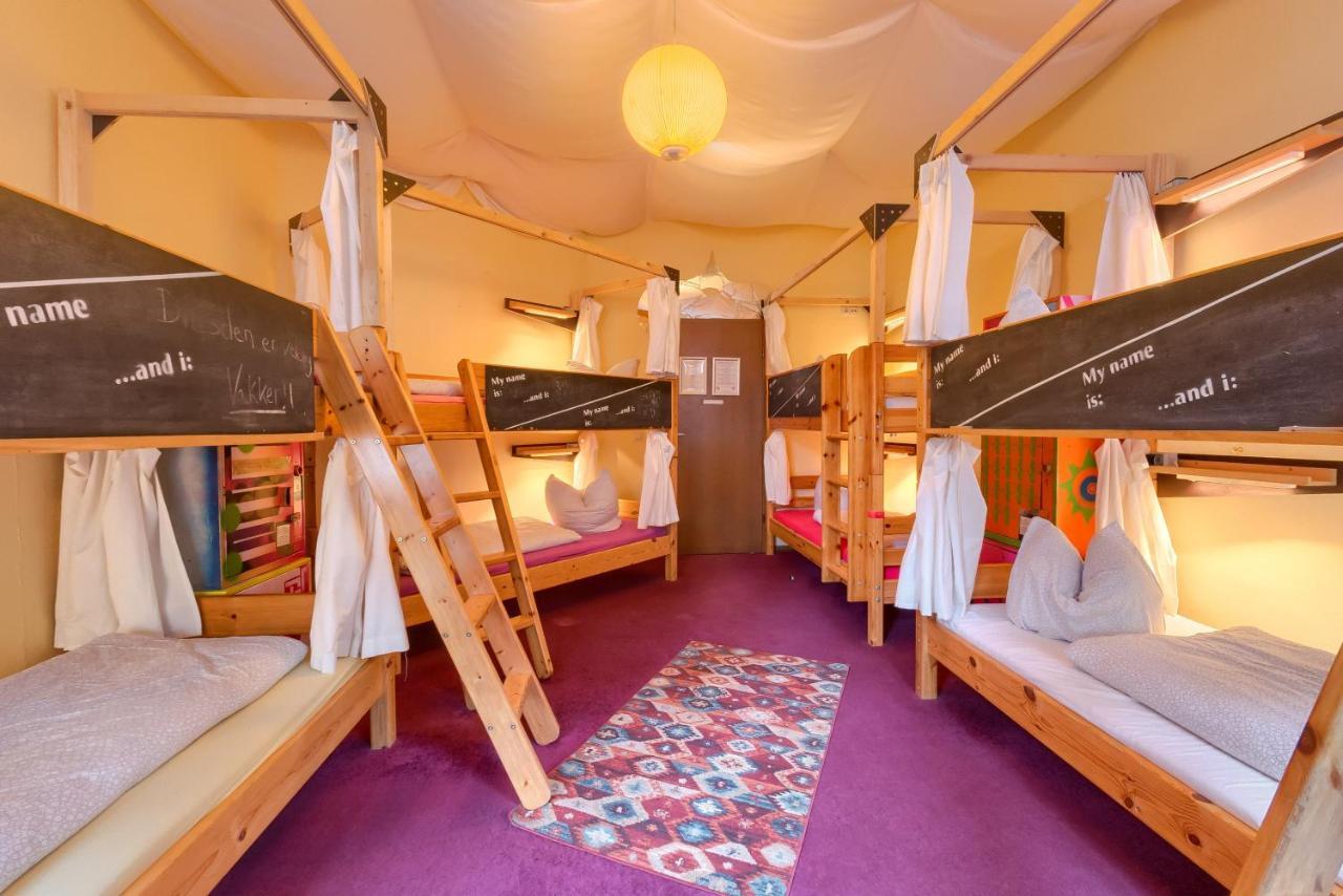 Lollis Hostel *